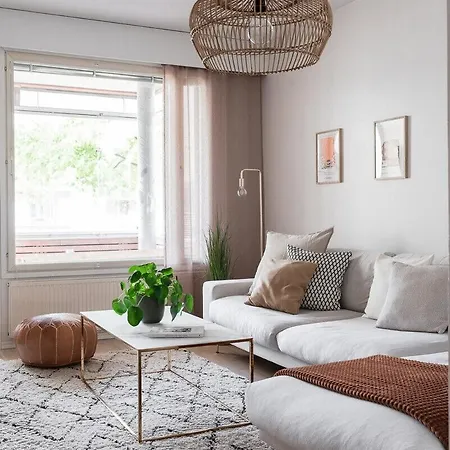 아파트 Unique Seaside 2-Bedroom Apartment With Private Yard, Sauna & Free Garage Parking *