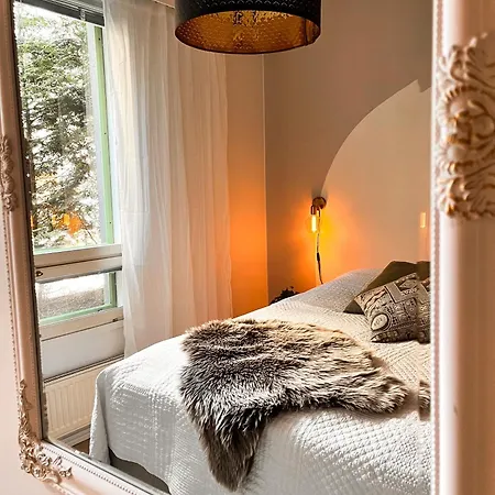 Unique Seaside 2-Bedroom Apartment With Private Yard, Sauna & Free Garage Parking *