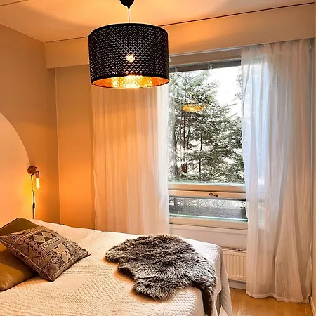 Unique Seaside 2-Bedroom Apartment With Private Yard, Sauna & Free Garage Parking 아파트