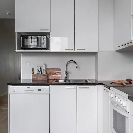 아파트 Unique Seaside 2-Bedroom Apartment With Private Yard, Sauna & Free Garage Parking