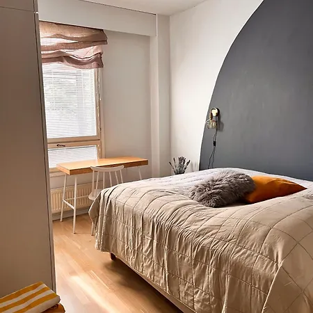 Unique Seaside 2-Bedroom Apartment With Private Yard, Sauna & Free Garage Parking 아파트