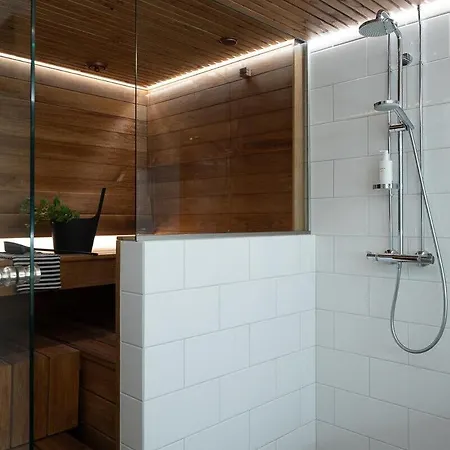 아파트 Unique Seaside 2-Bedroom Apartment With Private Yard, Sauna & Free Garage Parking 오울루