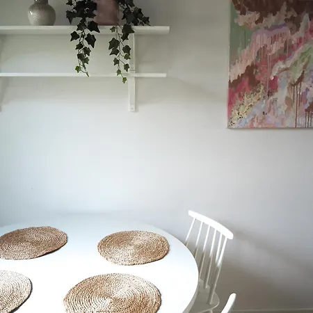 Unique Seaside 2-Bedroom Apartment With Private Yard, Sauna & Free Garage Parking 아파트