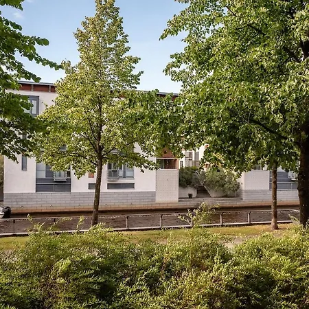 Unique Seaside 2-Bedroom Apartment With Private Yard, Sauna & Free Garage Parking * 오울루