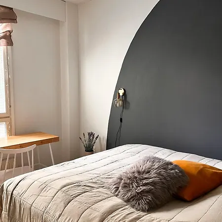 Unique Seaside 2-Bedroom Apartment With Private Yard, Sauna & Free Garage Parking 아파트