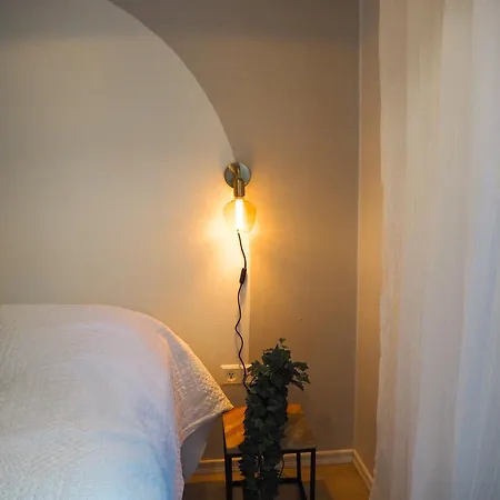 아파트 Unique Seaside 2-Bedroom Apartment With Private Yard, Sauna & Free Garage Parking 오울루